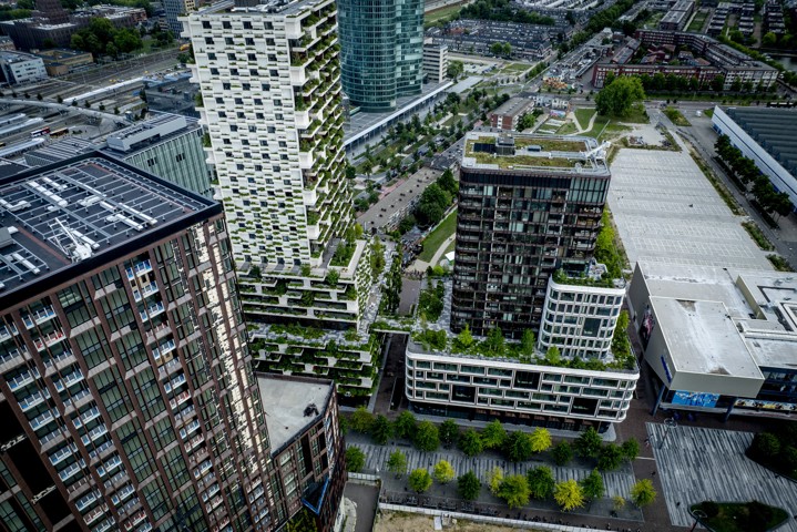 Luchtfoto van hoogbouw in het centrum van Utrecht in de buurt van de Jaarbeurs.