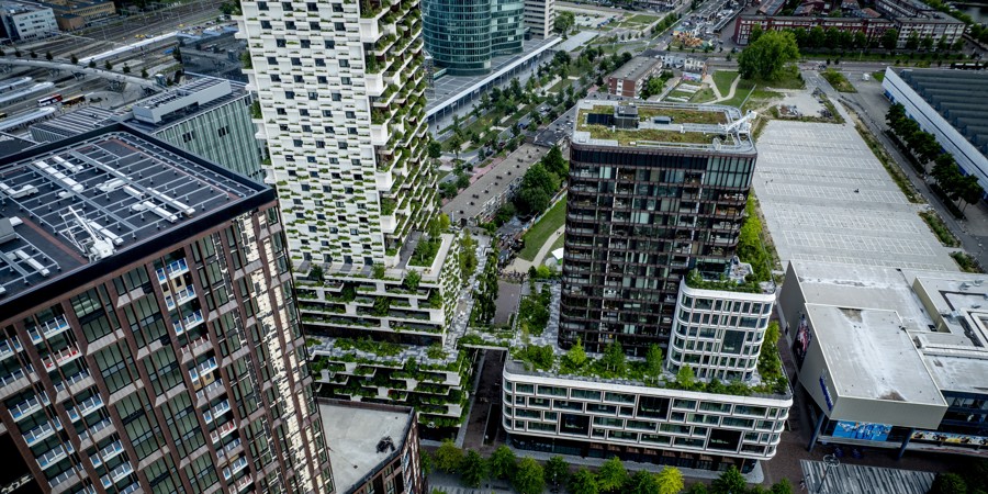 Luchtfoto van hoogbouw in het centrum van Utrecht in de buurt van de Jaarbeurs.