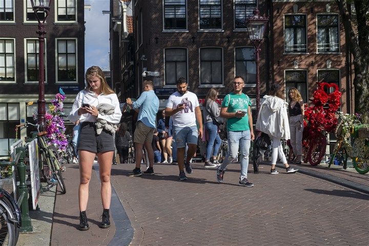 Nederland, Amsterdam, drukte in het stadscentrum