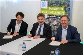Van links naar rechts: Rob van Kan vestigingsdirecteur CBS Heerlen, burgemeester Roel Wever van Heerlen en Peter Bertholet , directeur van de Stadsregio Parkstad Limburg.