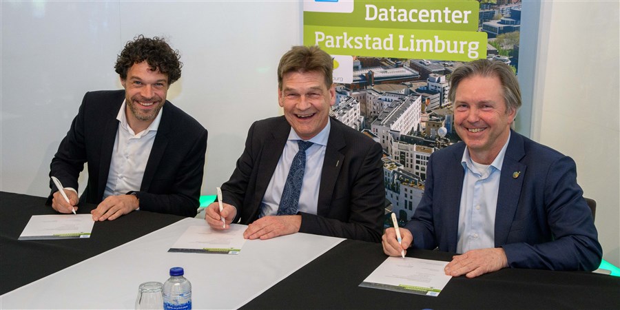 Van links naar rechts: Rob van Kan vestigingsdirecteur CBS Heerlen, burgemeester Roel Wever van Heerlen en Peter Bertholet , directeur van de Stadsregio Parkstad Limburg.