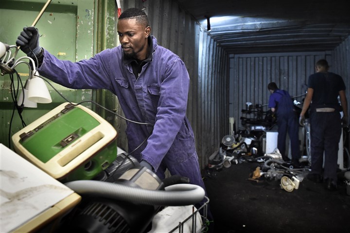 Status holder at work