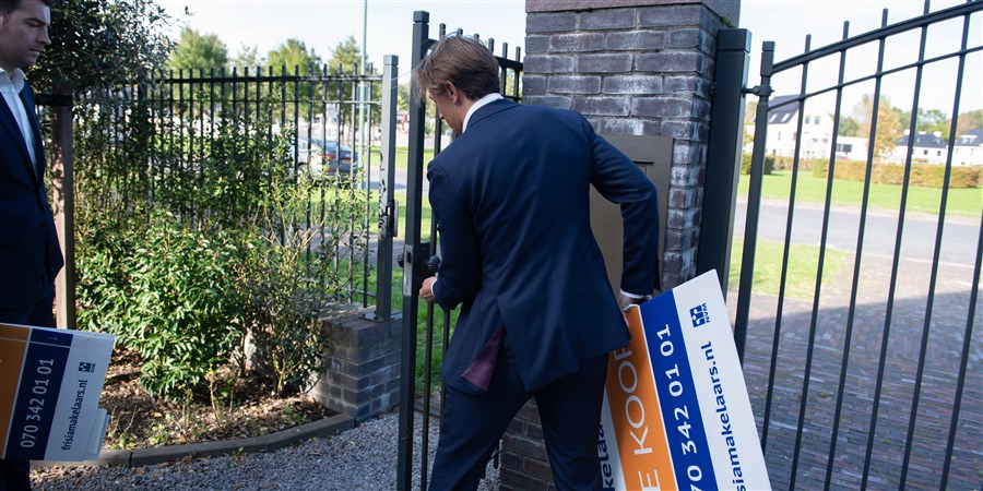 makelaar aan het werk