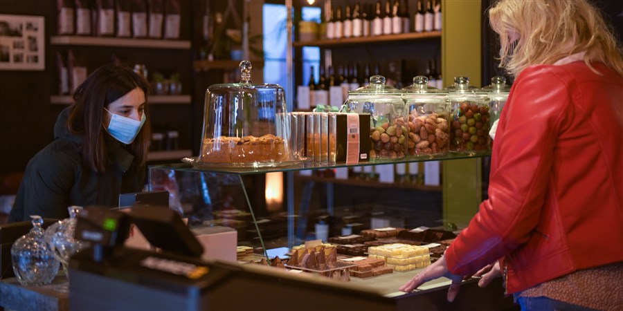 Mensen in een winkel