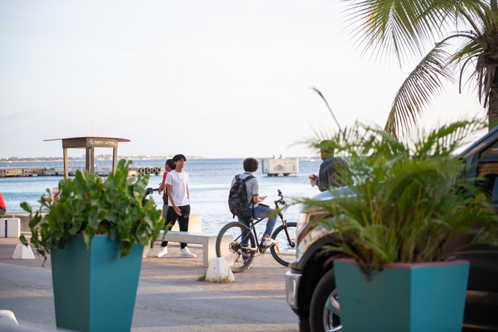 Young people on the Bonaire boulevard after school