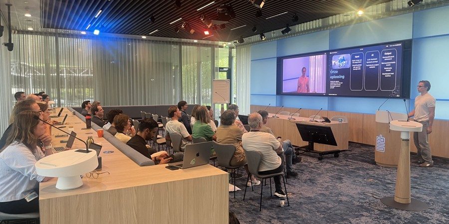 AI-Hackathon sessie in de CBS-zaal in Heerlen