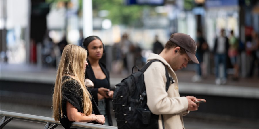 Jongeren negatiever over criminaliteit, bevolkingsdichtheid en mentaliteit