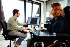 CBS medewerkers aan het werk bij CBS Den Haag