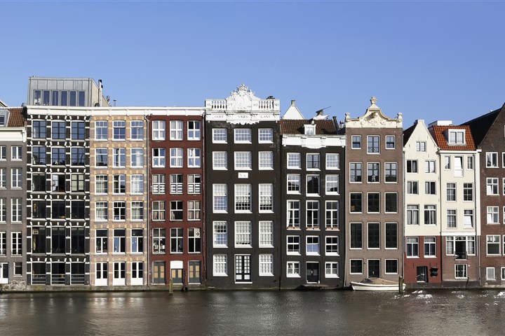Huizen aan de overkant van het Damrak, Amsterdam