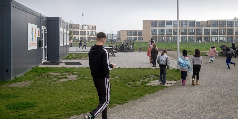 Gevluchte Oekraïners wonen in de tijdelijke woningen die neergezet zijn in Vlaardingen west.