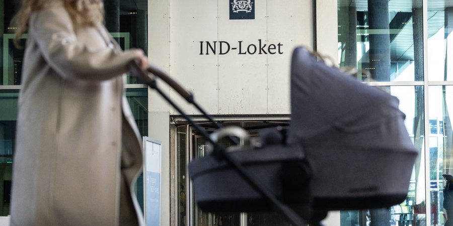 Ingang van de Immigratie- en Naturalisatiedienst Den Haag