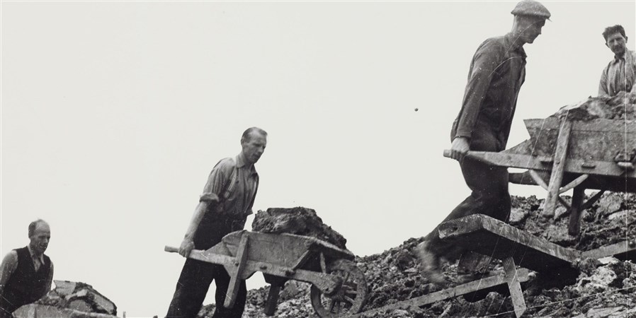 Aanlegwerkzaamheden door werklozen in het kader van de Werkverschaffing