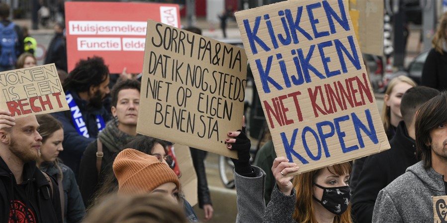 Actiegroepen demonstreren tegen het woonbeleid