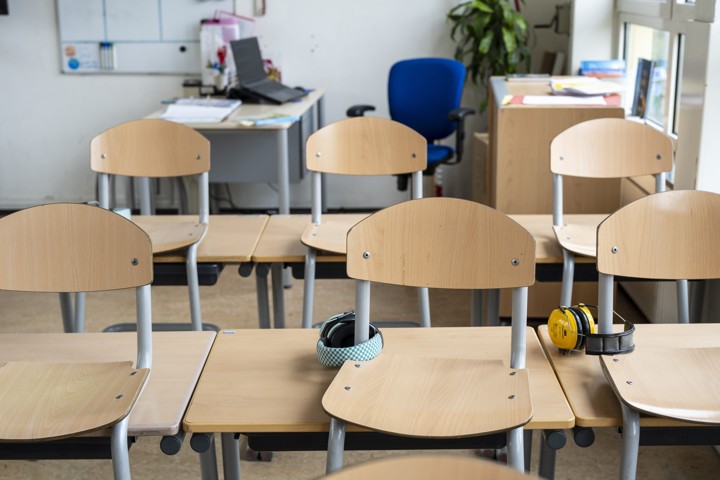Koptelefoons in leslokaal basisschool