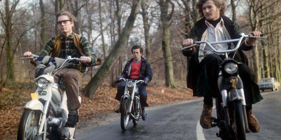 Drie jongens rijdend op bromfietsen (Puch, Thomos), omstreeks 1967