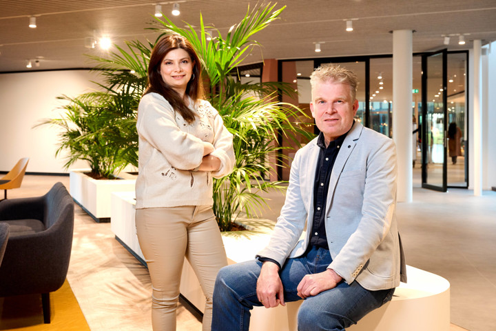 Marcel van Wijk is statistisch onderzoeker in het Team Regio en Ruimte van de sector Leefomgeving en Bahar Molazem is coördinator van Cijfers op de Kaart.