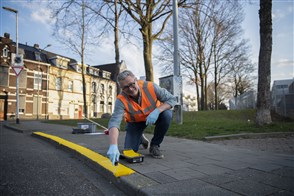 Heerlen citizen doing a job for which he earns digital currency
