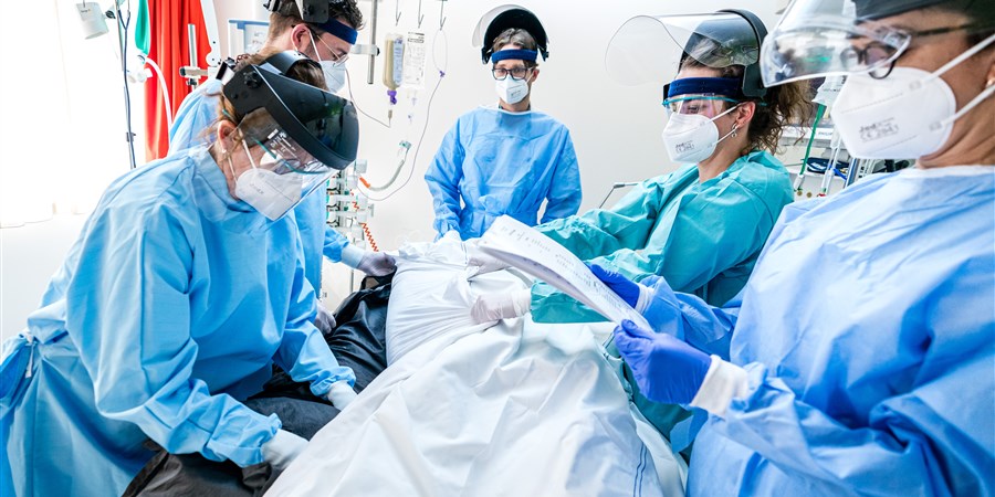 Intensive care unit with a COVID-19 patient at Catharina hospital, Eindhoven