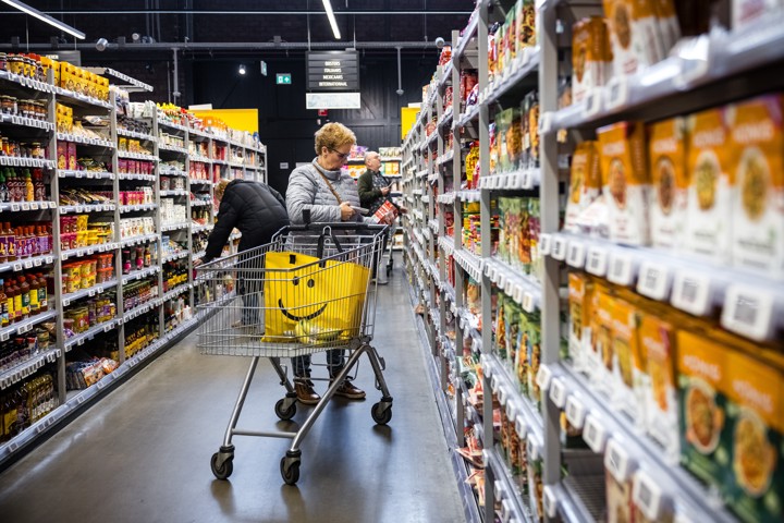 Boodschappen doen in een filiaal van supermarktketen Jumbo.