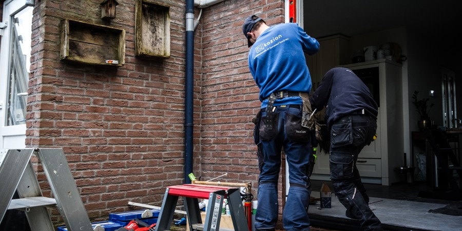 Plaatsen van kozijnen en glas