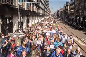 Primary education strike bringing thousands of teachers to their feet in Amsterdam