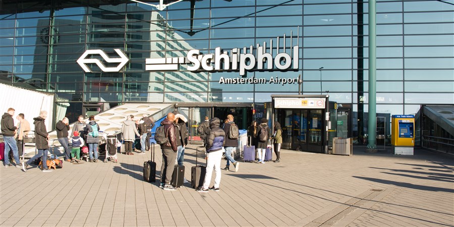 Reizigers op Schiphol