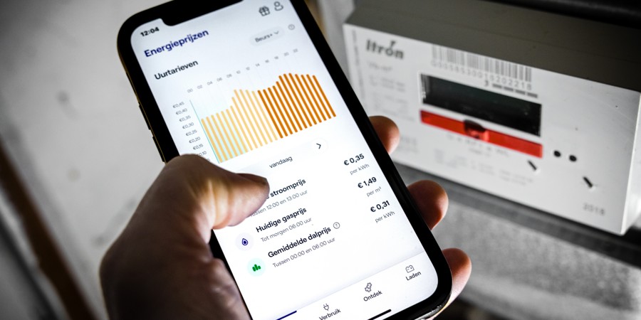 Mobile phone app showing energy consumption and prices