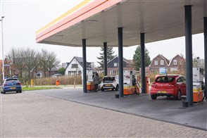 Petrol station with passenger cars