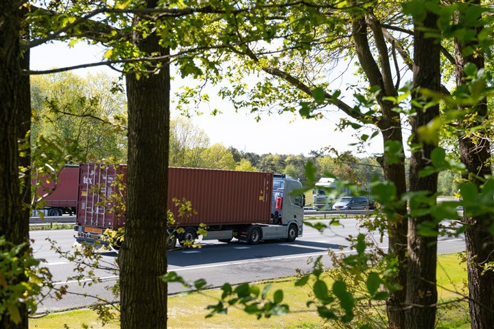 Vrachtwagen met container