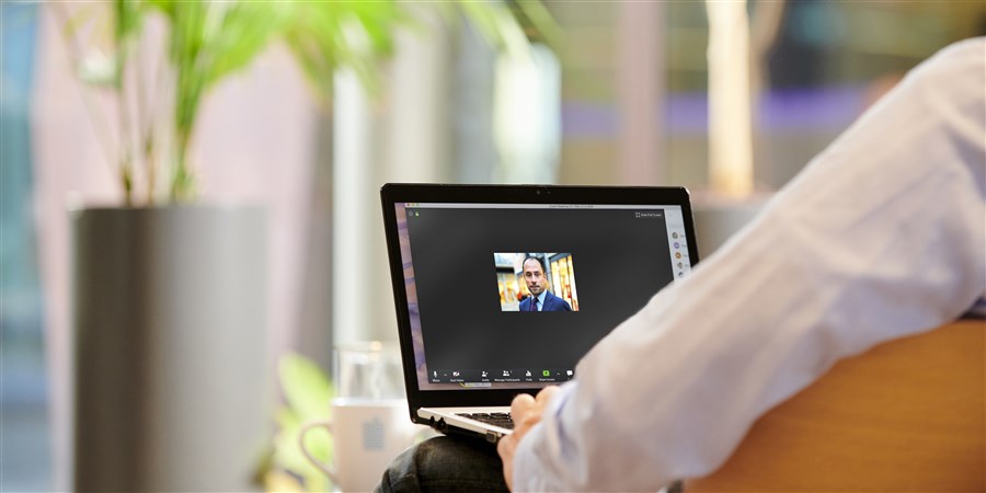 Florian Henning van het CBS via Zoom in gesprek met Michel van Bommel van de Betaalvereniging