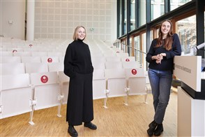 Joosje Goedhart &#40;left&#41; and Tessa Cramwinkel conducted research into fair and explainable algorithms at the University of Amsterdam