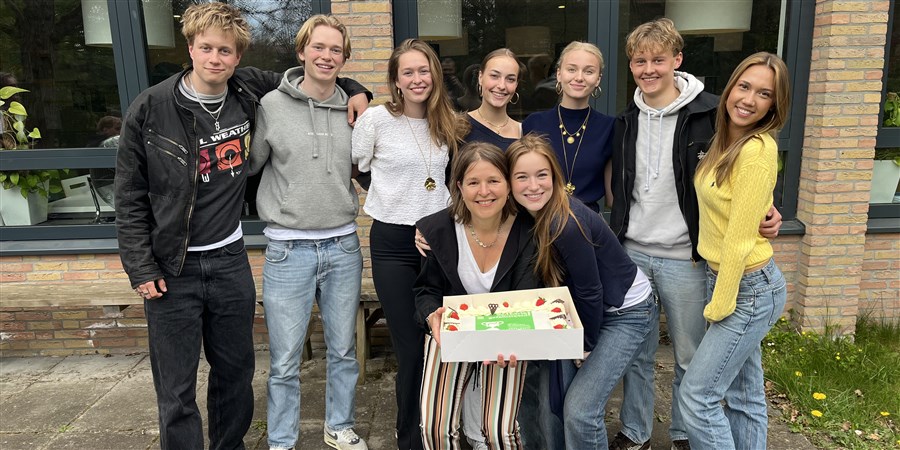 De eerste prijswinnaars waren de leerlingen van klas 6 VWO van het Maartenscollege in Haren
