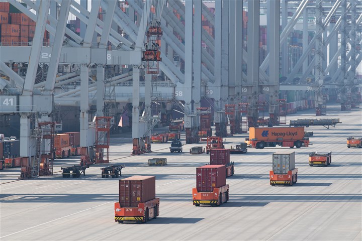 Containers bij ECT, de grootste container overslag van Europa