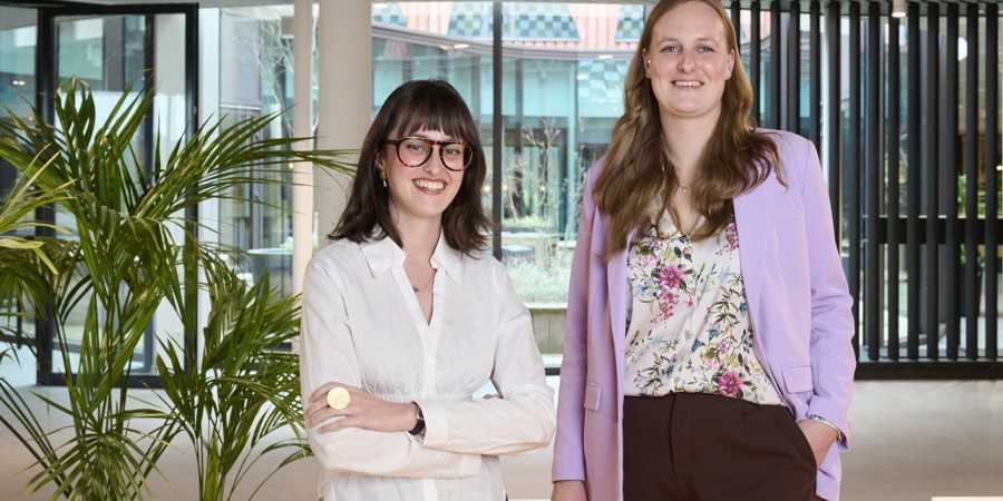 EMOS-studenten Eulàlia Gómez-Aguiló (links) en Reza van Welie (rechts)