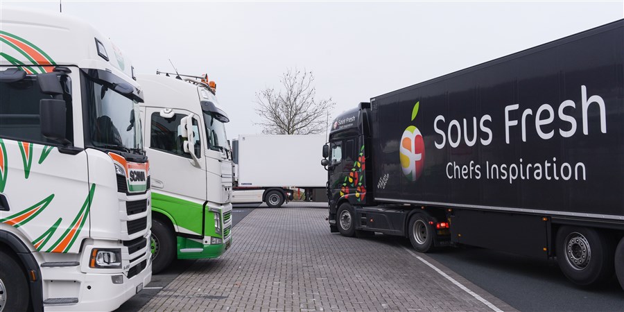 Vrachtwagens op parkeerplek