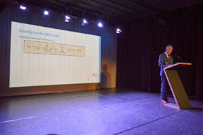 Kees van Berkel, senior statistisch onderzoeker bij het CBS tijdens zijn inaugurele rede als bijzonder lector Statistiek en Data Science aan Zuyd Hogeschool.