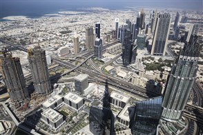 Een overzichtsfoto van Dubai vanaf de hoogste toren in Dubai genomen.