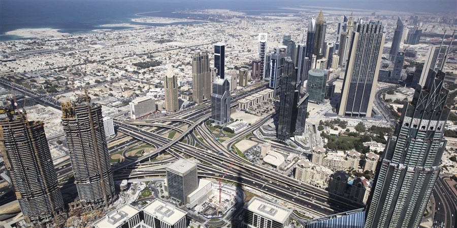 Een overzichtsfoto van Dubai vanaf de hoogste toren in Dubai genomen.