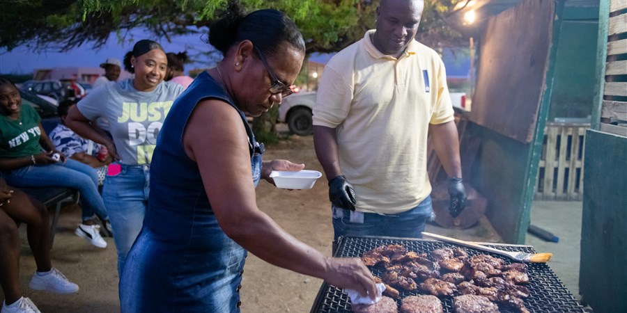 Poblashon di Karibe hulandes a krese den 15 aña