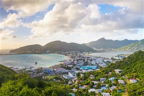 Philipsburg, Sint Maarten vanaf een heuvel gezien
