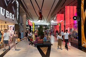 Winkelen in een winkelcentrum