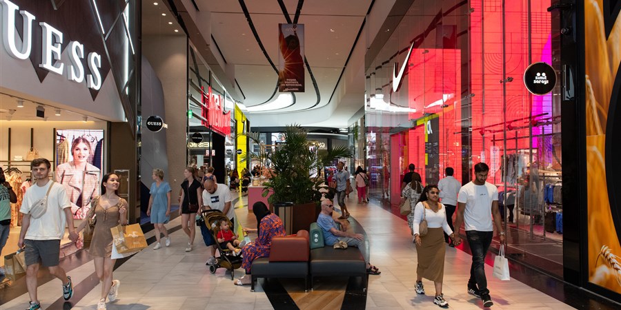 Winkelen in een winkelcentrum