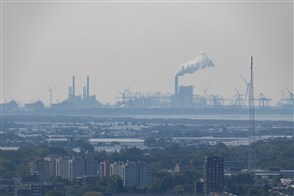 Uitzicht op de Maasvlakte vanaf hoogbouw in Den Haag